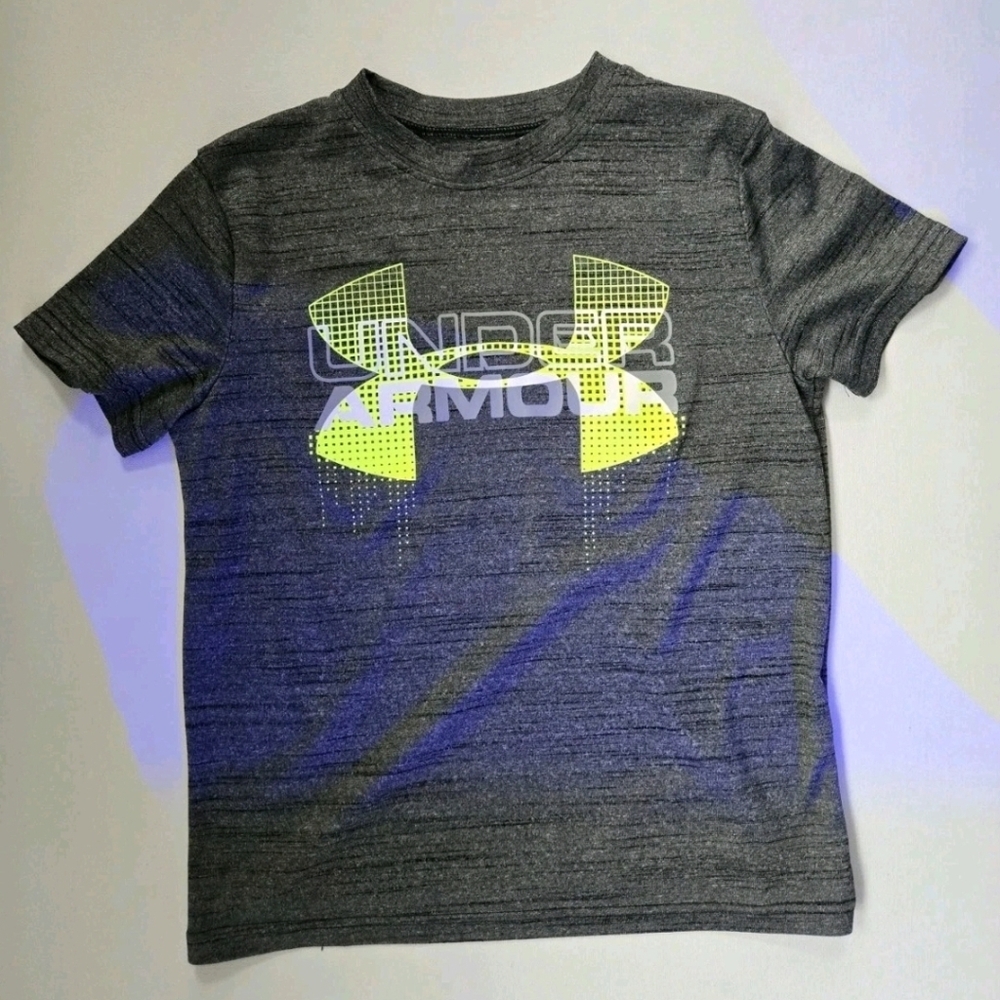 Under Armour T SHIRT Boys Size Youth Medium Gray Heat Gear Short Sleeve Logo